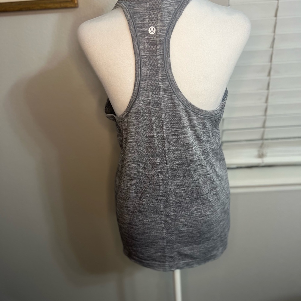 Lululemon Size 10 Swiftly Tech Run
Racerback Heathered Gray Tank Top Shirt - Picture 12 of 16